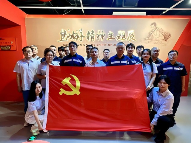东方泰瑞公司交通安全党支部与集装箱公司安全管理部党支部联合开展焦裕禄精神专题参观学习活动